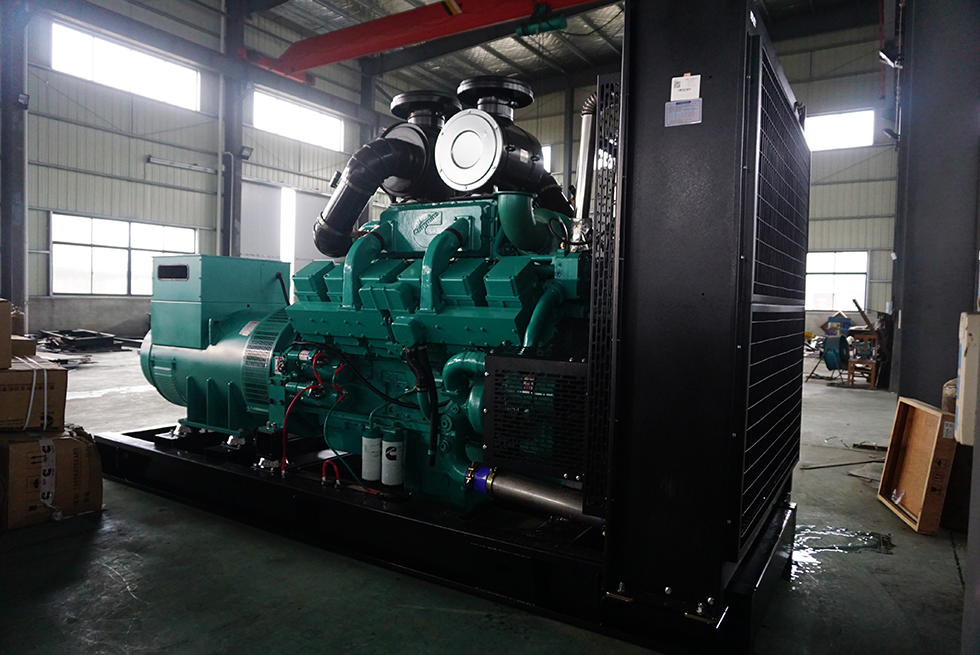 KTA38-G2重慶康明斯動力配套700KW柴油發電機組報價